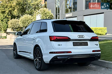 Внедорожник / Кроссовер Audi Q7 2021 в 