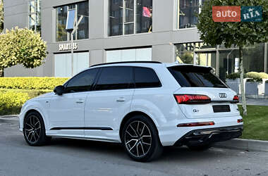 Внедорожник / Кроссовер Audi Q7 2021 в 