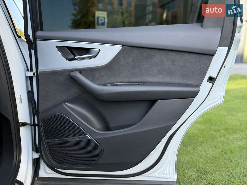 Позашляховик / Кросовер Audi Q7 2021 в Львові