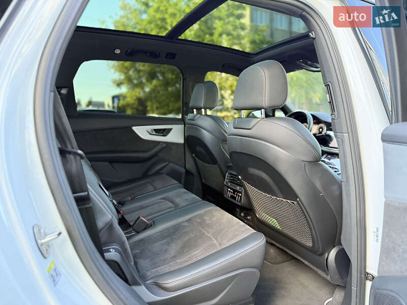 Позашляховик / Кросовер Audi Q7 2021 в Львові