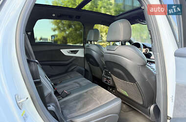 Внедорожник / Кроссовер Audi Q7 2021 в 