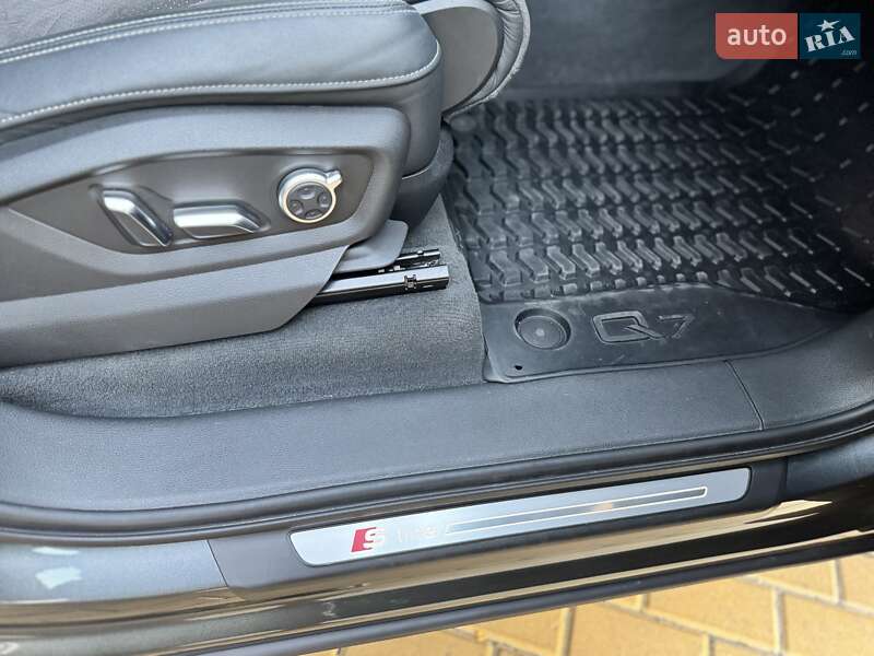 Позашляховик / Кросовер Audi Q7 2019 в Києві фото 24 Позашляховик / Кросовер Audi Q7 2019 в Києві