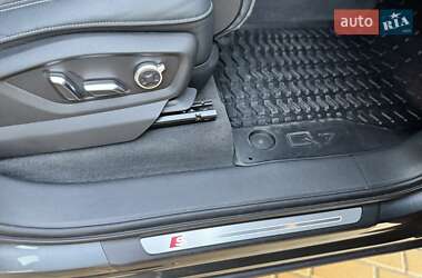 Позашляховик / Кросовер Audi Q7 2019 в 