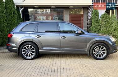 Позашляховик / Кросовер Audi Q7 2019 в 