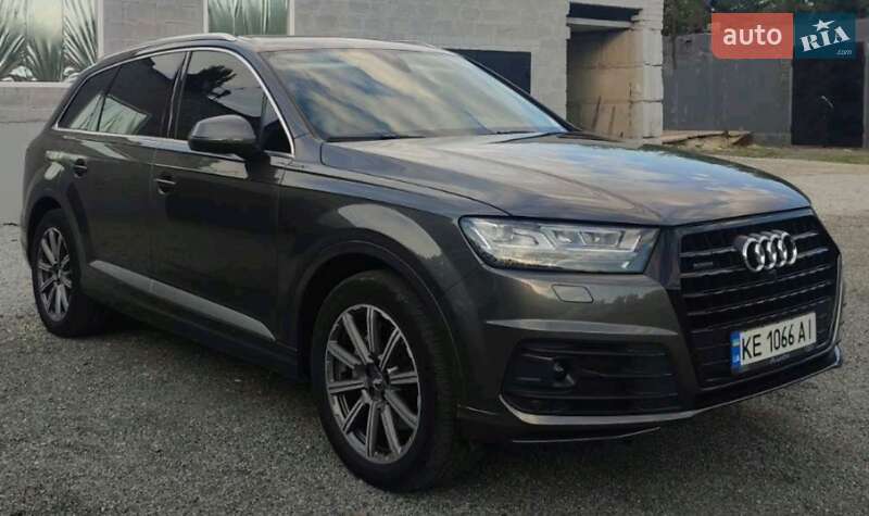Позашляховик / Кросовер Audi Q7 2018 в 