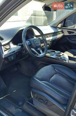 Позашляховик / Кросовер Audi Q7 2018 в 