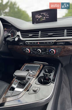 Внедорожник / Кроссовер Audi Q7 2017 в 