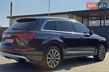 Позашляховик / Кросовер Audi Q7 2015 в 