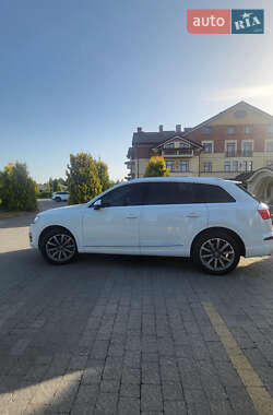Позашляховик / Кросовер Audi Q7 2017 в 