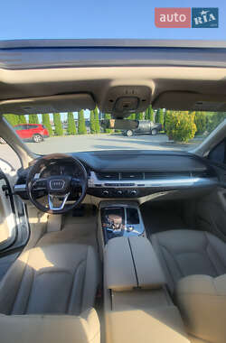 Позашляховик / Кросовер Audi Q7 2017 в 