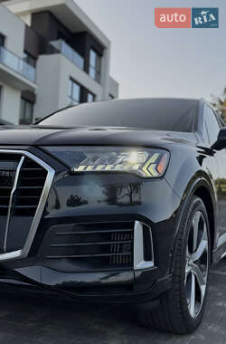 Позашляховик / Кросовер Audi Q7 2020 в 