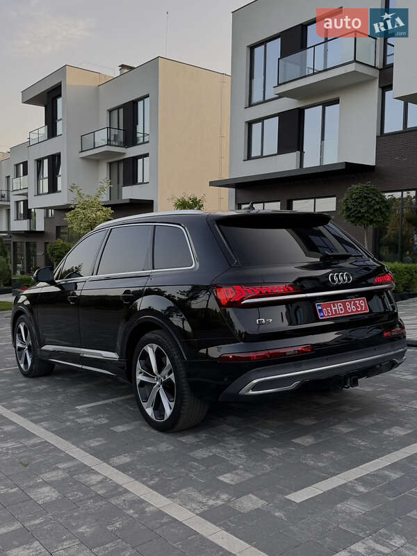 Позашляховик / Кросовер Audi Q7 2020 в Ужгороді
