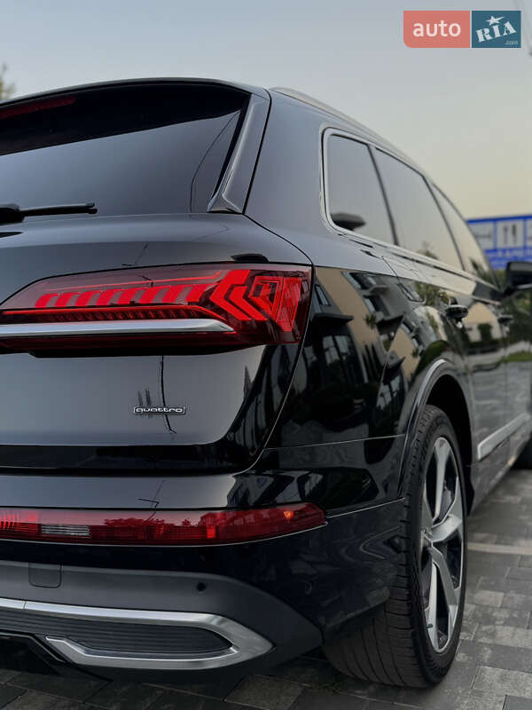 Позашляховик / Кросовер Audi Q7 2020 в Ужгороді
