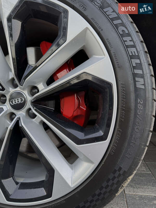 Позашляховик / Кросовер Audi Q7 2020 в Ужгороді