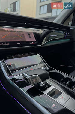 Позашляховик / Кросовер Audi Q7 2020 в 