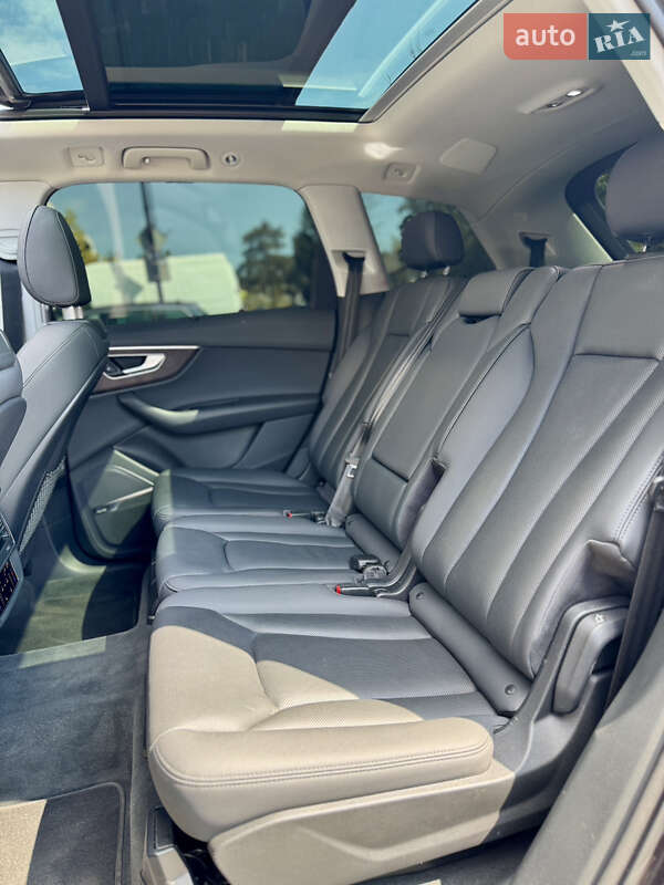 Позашляховик / Кросовер Audi Q7 2020 в Ужгороді