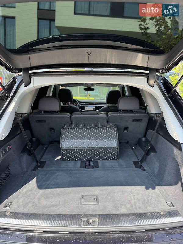 Позашляховик / Кросовер Audi Q7 2020 в Ужгороді