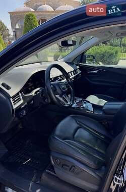 Внедорожник / Кроссовер Audi Q7 2015 в 