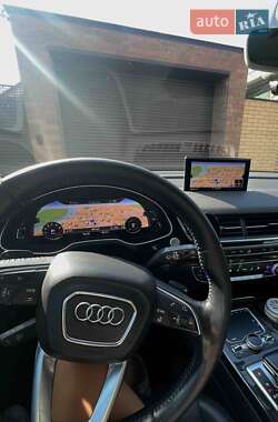 Внедорожник / Кроссовер Audi Q7 2015 в 