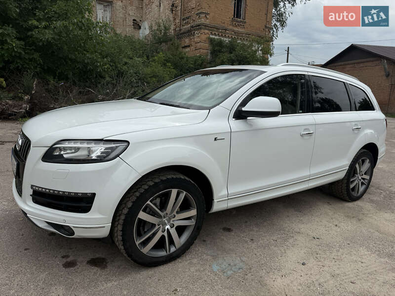 Внедорожник / Кроссовер Audi Q7 2015 в 