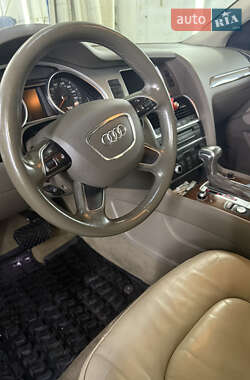 Внедорожник / Кроссовер Audi Q7 2015 в 