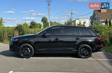 Позашляховик / Кросовер Audi Q7 2021 в 