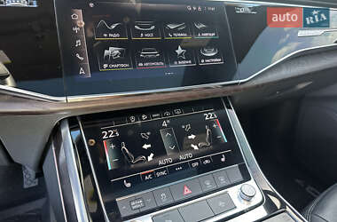 Позашляховик / Кросовер Audi Q7 2021 в 