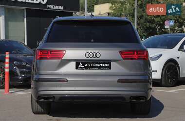 Позашляховик / Кросовер Audi Q7 2016 в 