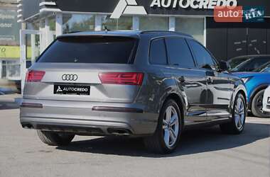 Позашляховик / Кросовер Audi Q7 2016 в 
