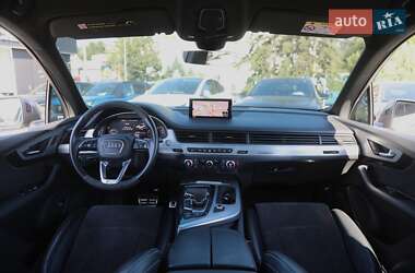 Позашляховик / Кросовер Audi Q7 2016 в 