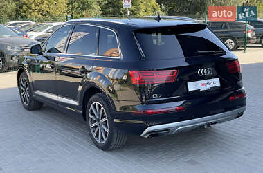 Внедорожник / Кроссовер Audi Q7 2015 в 