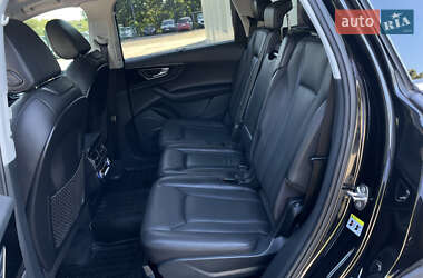 Внедорожник / Кроссовер Audi Q7 2015 в 
