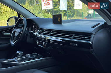 Внедорожник / Кроссовер Audi Q7 2015 в 