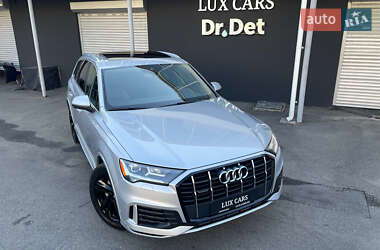 Позашляховик / Кросовер Audi Q7 2019 в 