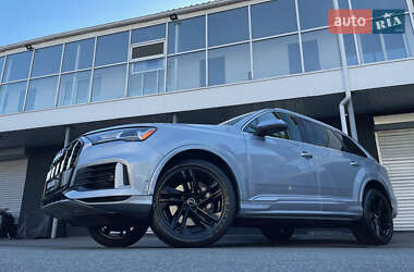 Позашляховик / Кросовер Audi Q7 2019 в 