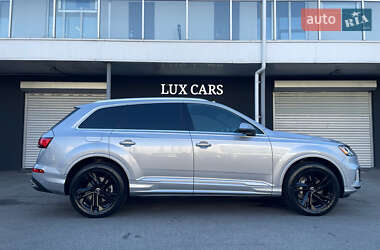 Позашляховик / Кросовер Audi Q7 2019 в 