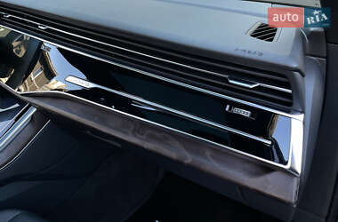 Позашляховик / Кросовер Audi Q7 2019 в 