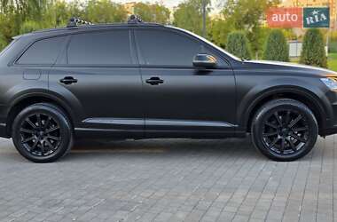 Позашляховик / Кросовер Audi Q7 2015 в 