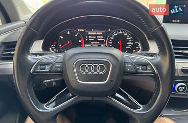 Внедорожник / Кроссовер Audi Q7 2015 в 