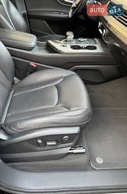 Внедорожник / Кроссовер Audi Q7 2015 в 