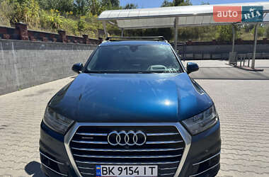 Внедорожник / Кроссовер Audi Q7 2018 в 