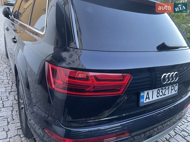 Позашляховик / Кросовер Audi Q7 2017 в Сваляві