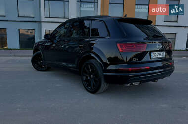 Внедорожник / Кроссовер Audi Q7 2017 в 