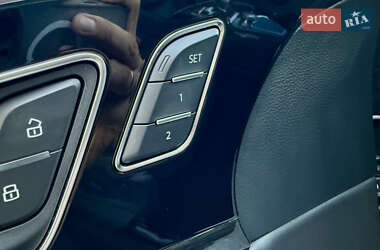 Внедорожник / Кроссовер Audi Q7 2017 в 