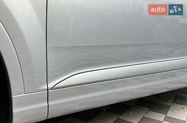 Позашляховик / Кросовер Audi Q7 2017 в 