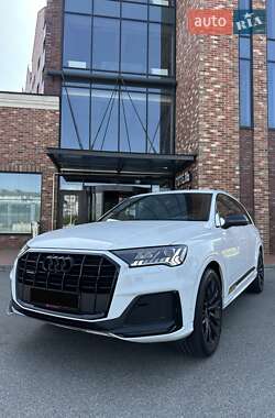 Позашляховик / Кросовер Audi Q7 2022 в 