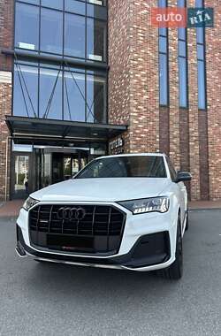 Позашляховик / Кросовер Audi Q7 2022 в 
