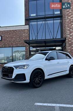 Позашляховик / Кросовер Audi Q7 2022 в 