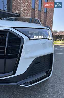 Позашляховик / Кросовер Audi Q7 2022 в 