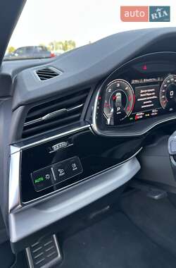 Позашляховик / Кросовер Audi Q7 2022 в 